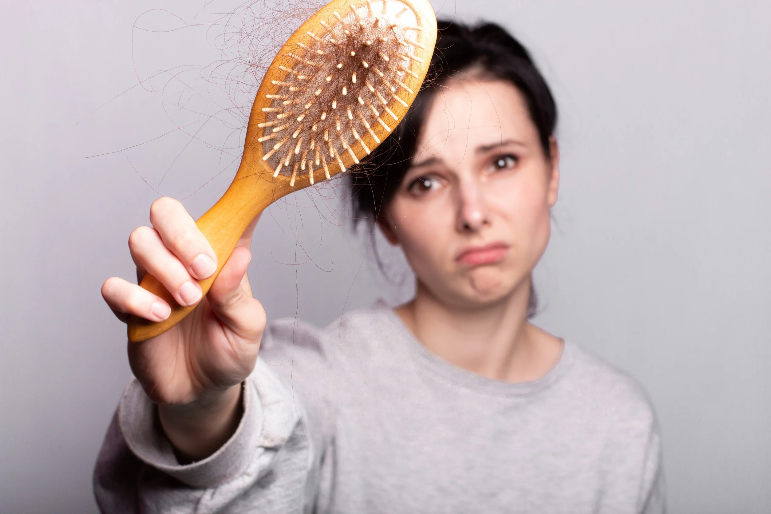 I capelli nella spazzola sono sempre oggetto di preoccupazione.