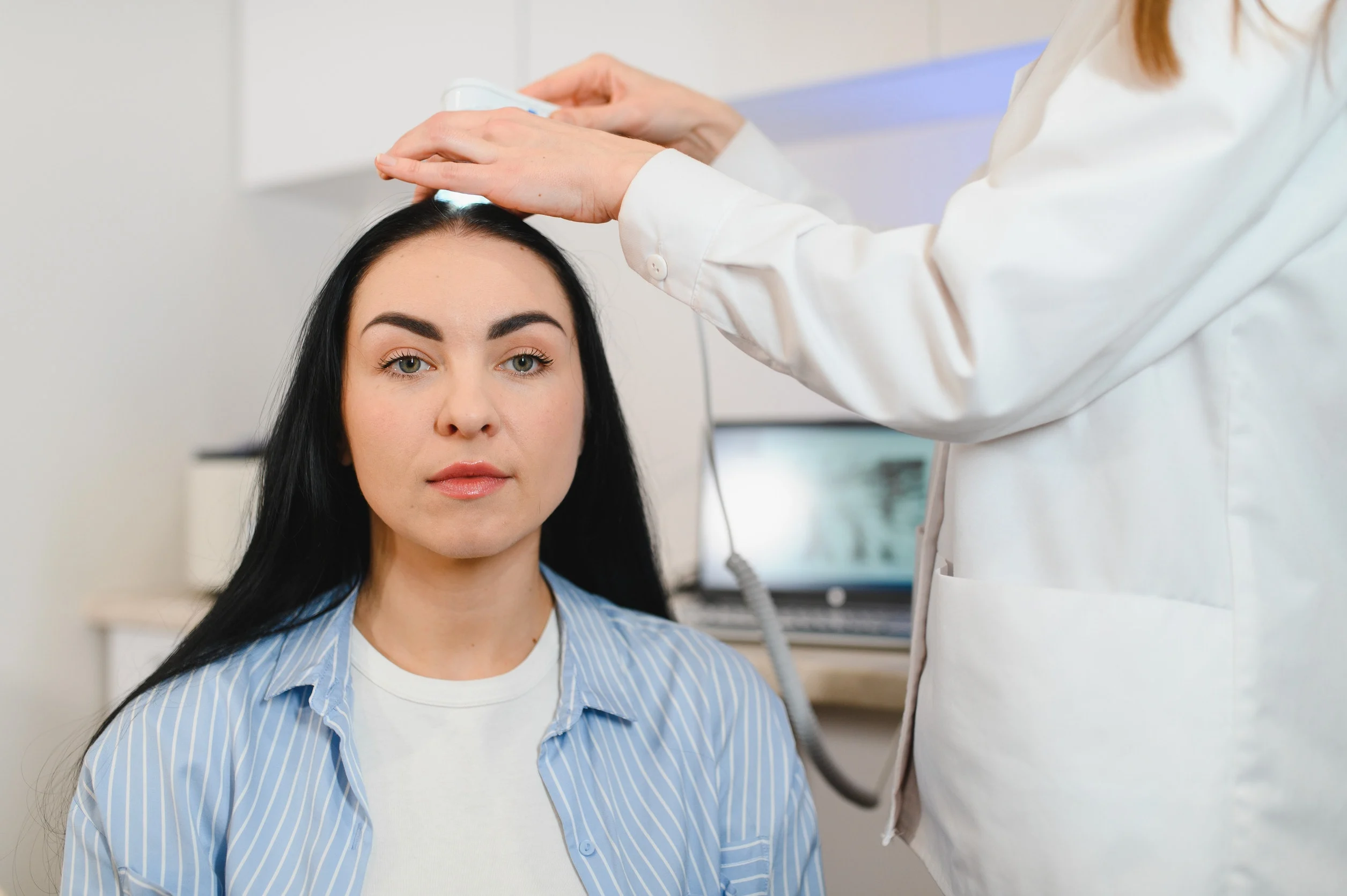 Trattamenti medici per l'alopecia androgenetica femminile.