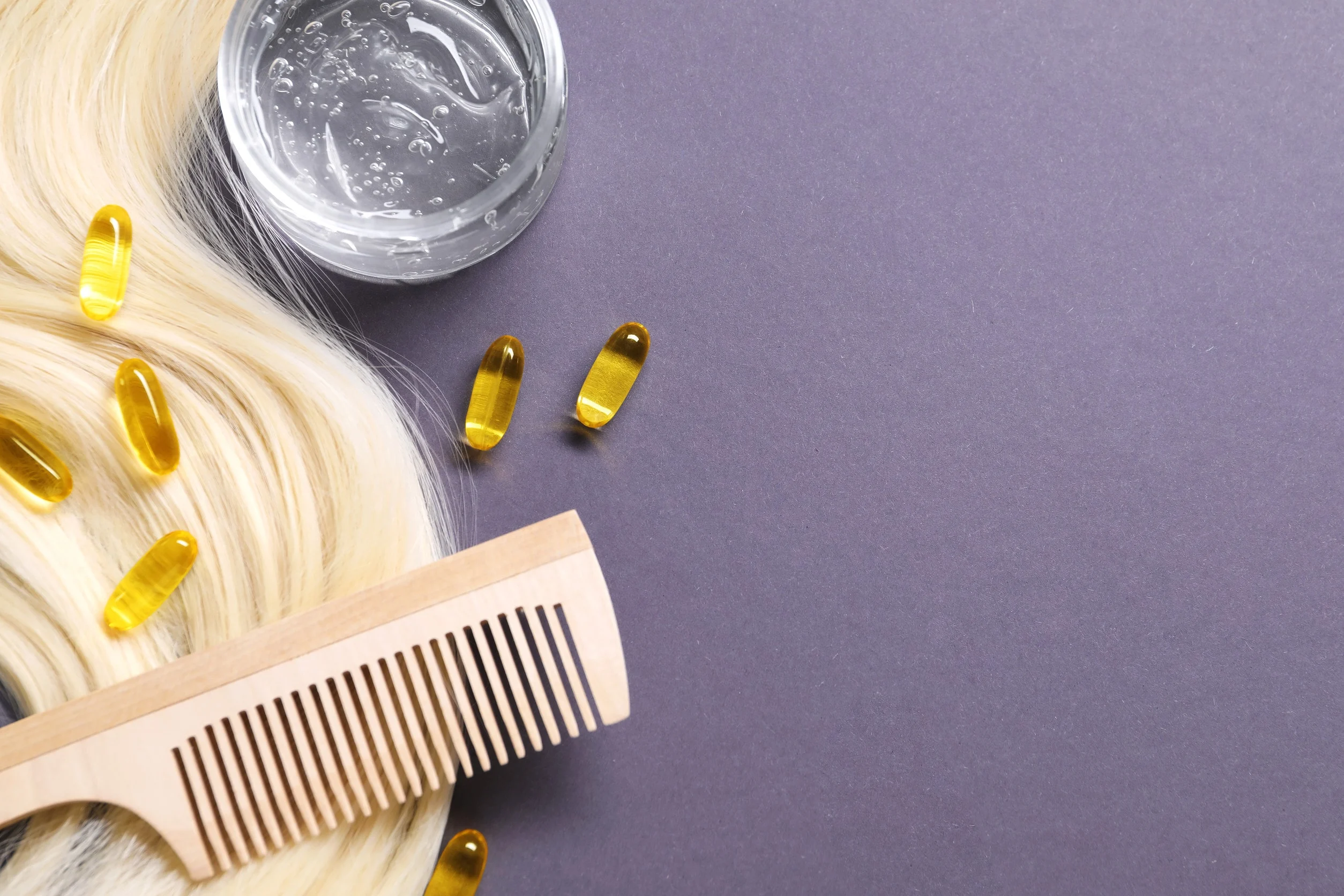 Gli integratori possono essere un valido supporto per il rinforzo dei capelli