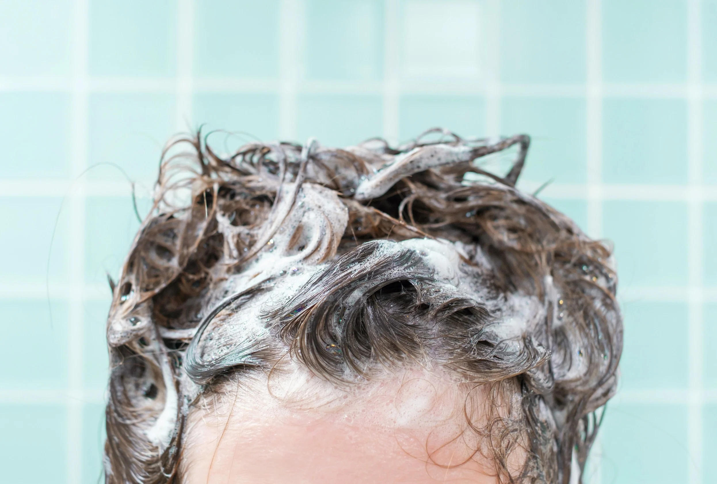 Gli shampoo rinforzanti sono degli ottimi metodi anticaduta e parta di ogni cuare per capelli